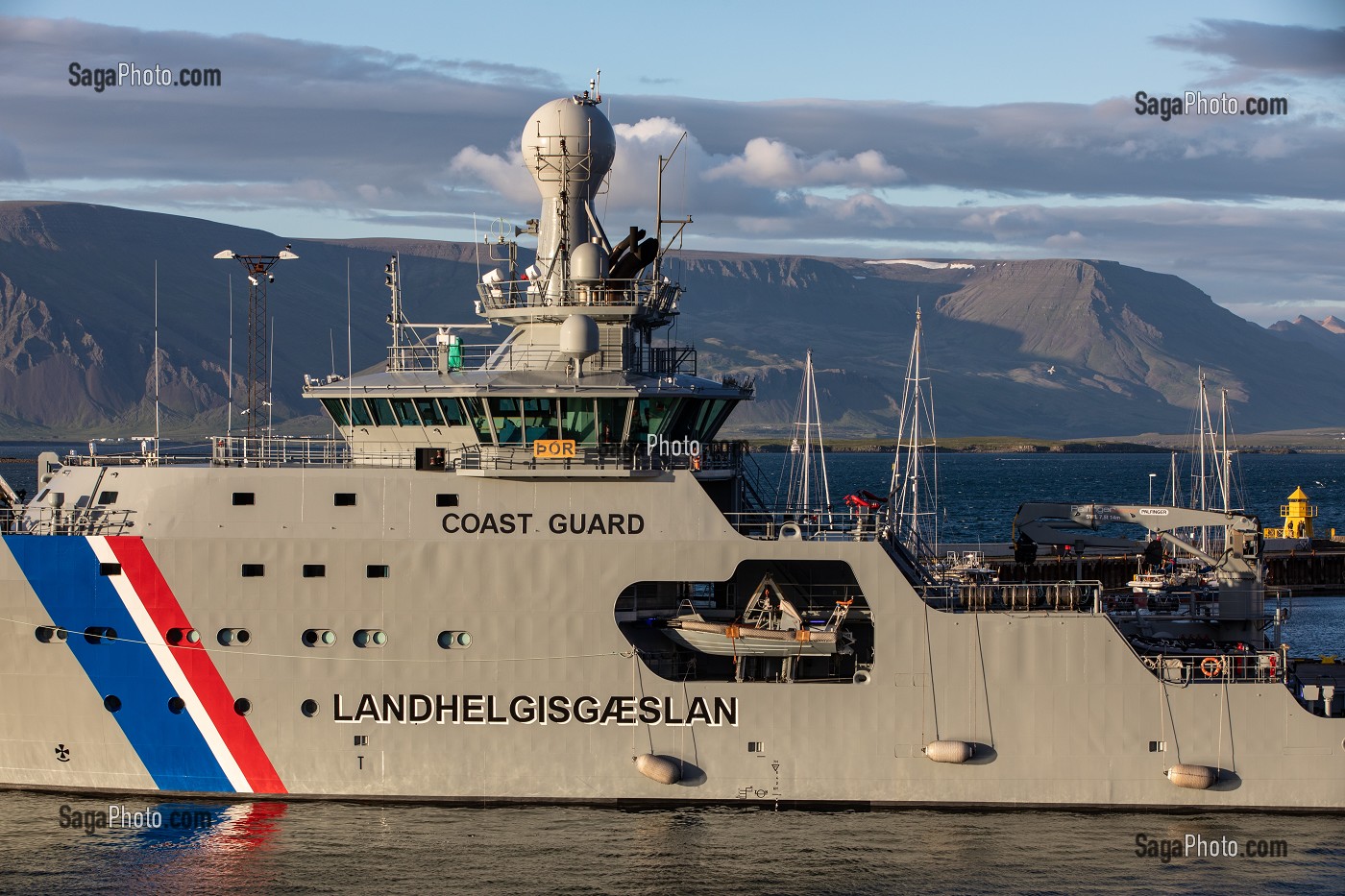 VUE SUR LE PORT, BATEAU DES GARDES COTE (LE LANDHELGISGAESLAN), REYKJAVIK, ISLANDE 