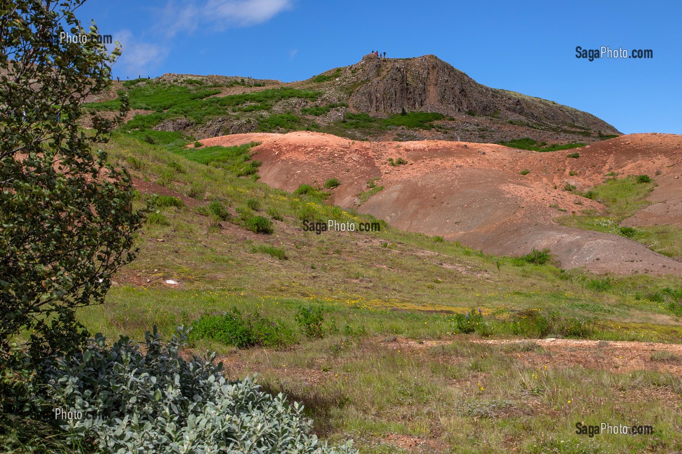 PAYSAGE DE ROCHE ROUGE VOLCANIQUE SUR LE SITE DE GEYSIR, MONTAGNE LAUGAFELL, CERCLE D'OR, GOLDEN CIRCLE, ISLANDE 