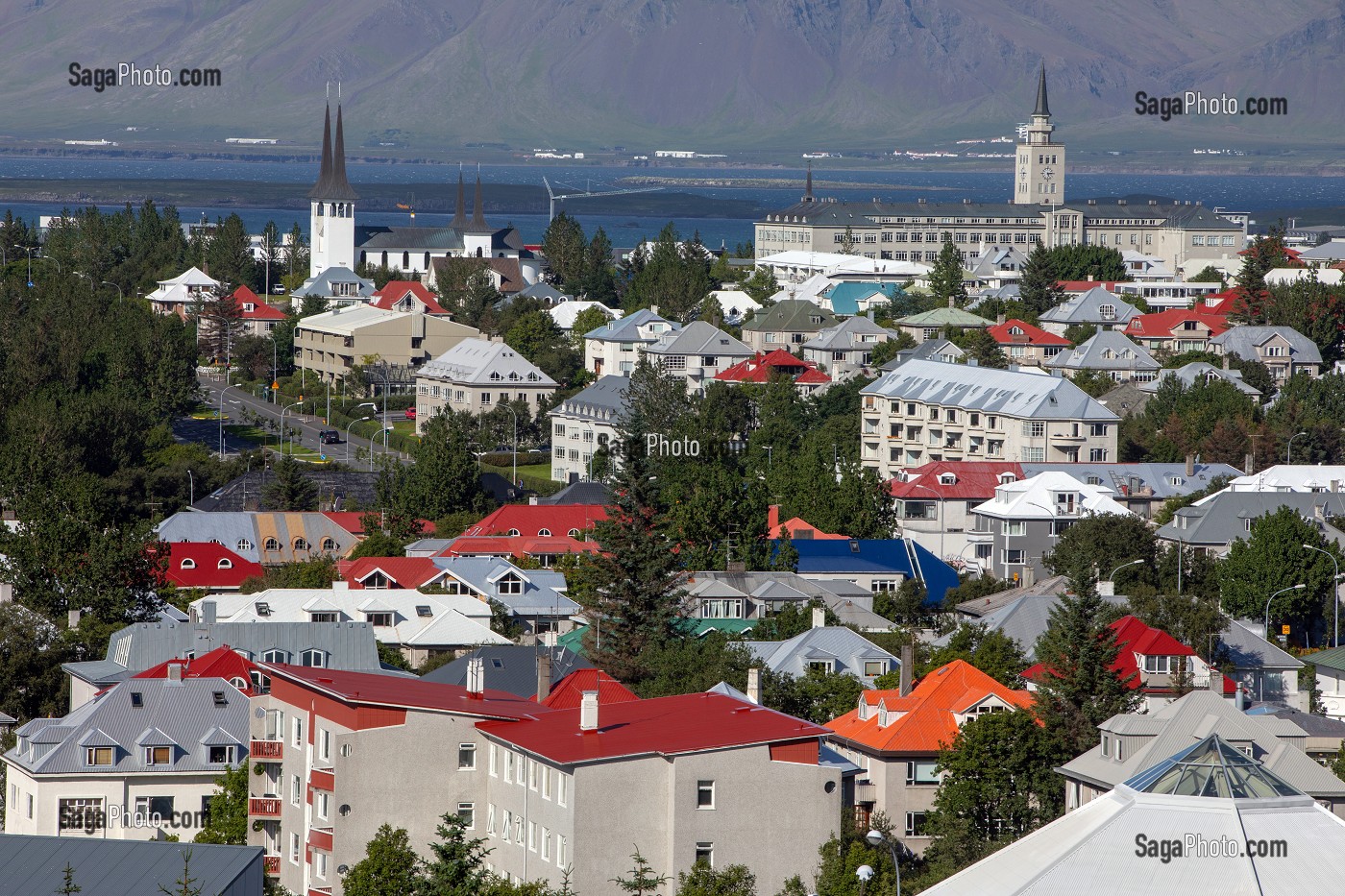 VUE DU CENTRE-VILLE DEPUIS LA TERRASSE DU RESTAURANT LE PERLAN, REYKJAVIK, ISLANDE 