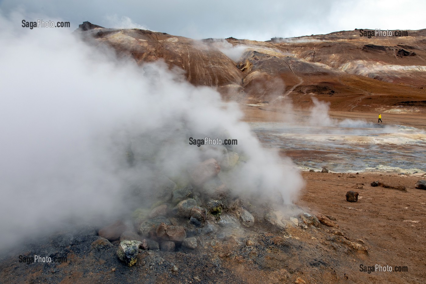 MONTICULE DE PIERRES FUMANTES ET FUMEROLLES, ROUTE DU VOLCANISME, NAMASKARD, REGION DE MYVATN, ISLANDE 