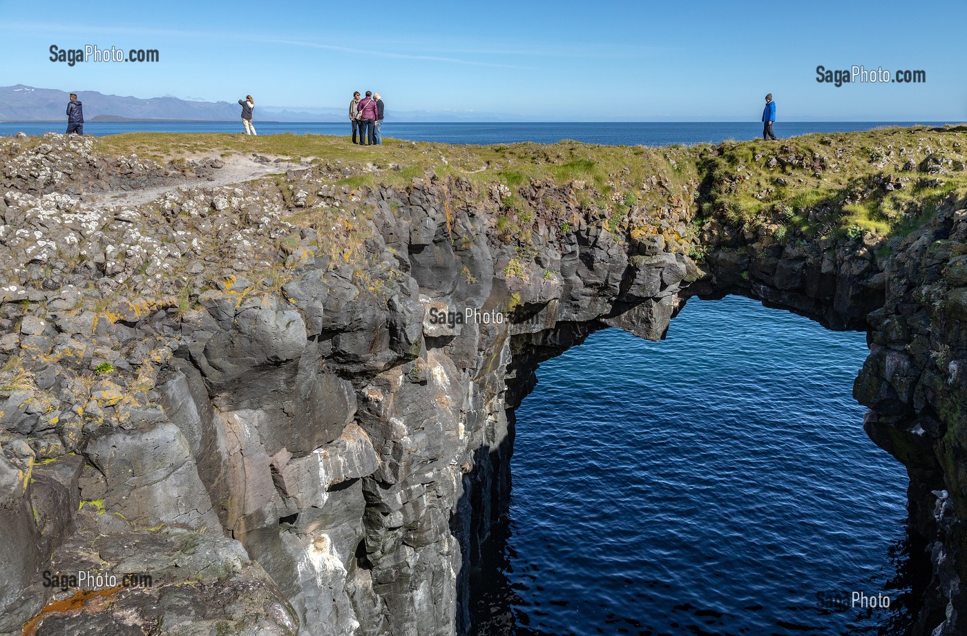 FALAISES DE ROCHES VOLCANIQUES NOIRES, PRESQU'ILE VOLCANIQUE DE GRUNDARFJORDUR, PENINSULE DE SNAEFFELSNES, ARNARSTAPI, ISLANDE 