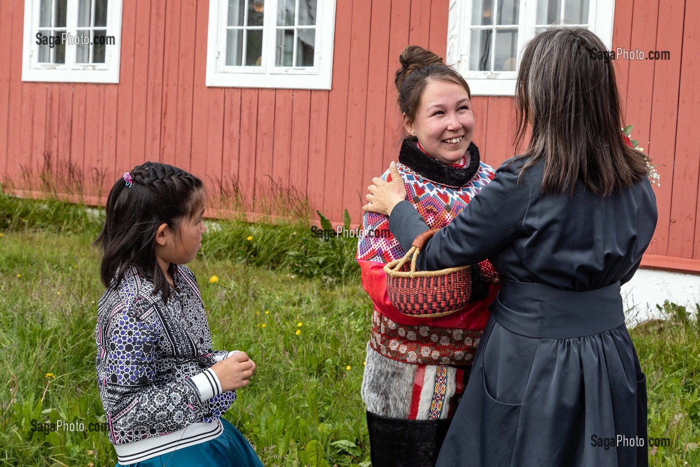 FELICITATION DE LA MARIEE, VILLE DE QAQORTOQ, GROENLAND, DANEMARK 