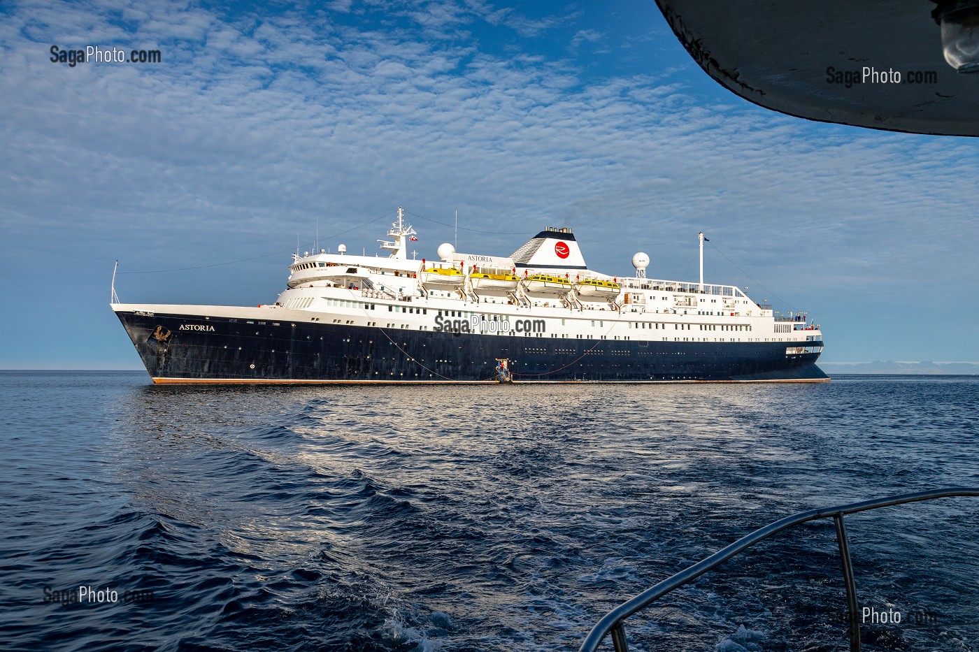 BATEAU DE CROISIERE L'ASTORIA EN NAVIGATION, GROENLAND, DANEMARK 