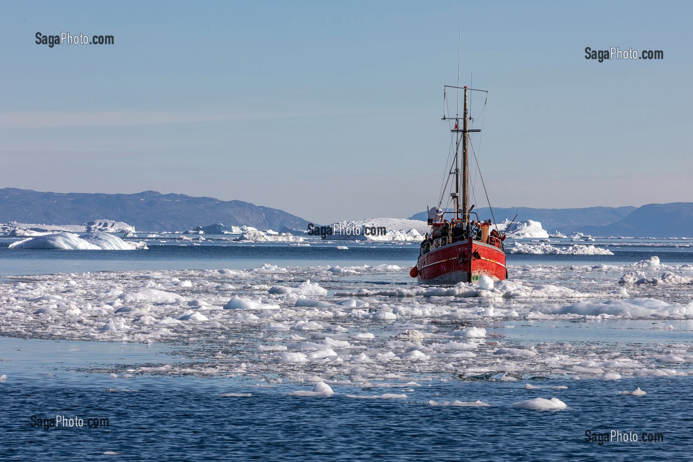 BATEAU D'OBSERVATION TOURISTIQUE DES ICEBERGS, FJORD DE GLACE DE SERMERMIUT, ILULISSAT GROENLAND, DANEMARK 