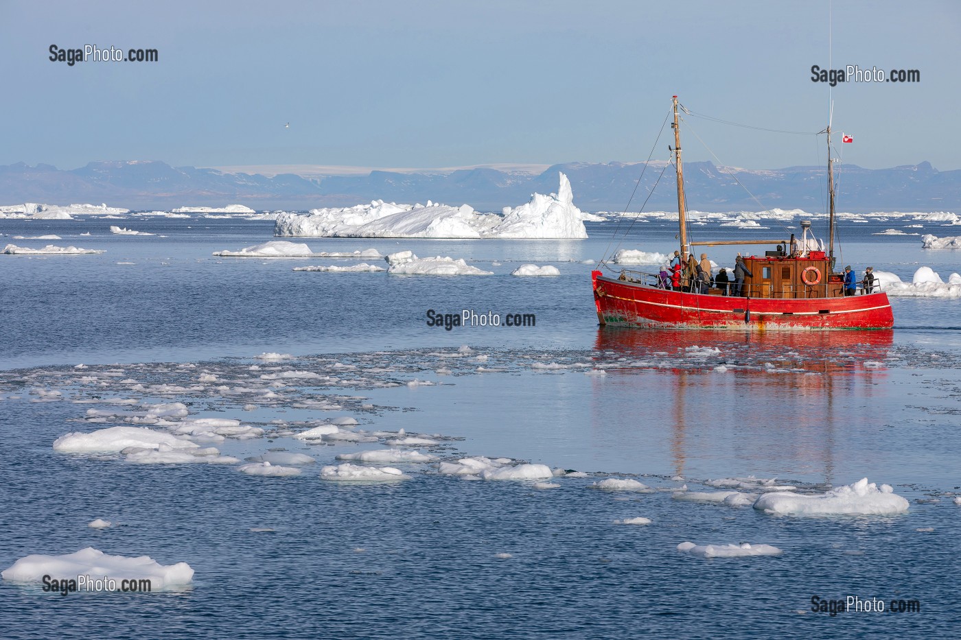 BATEAU D'OBSERVATION TOURISTIQUE DES ICEBERGS, FJORD DE GLACE DE SERMERMIUT, ILULISSAT GROENLAND, DANEMARK 