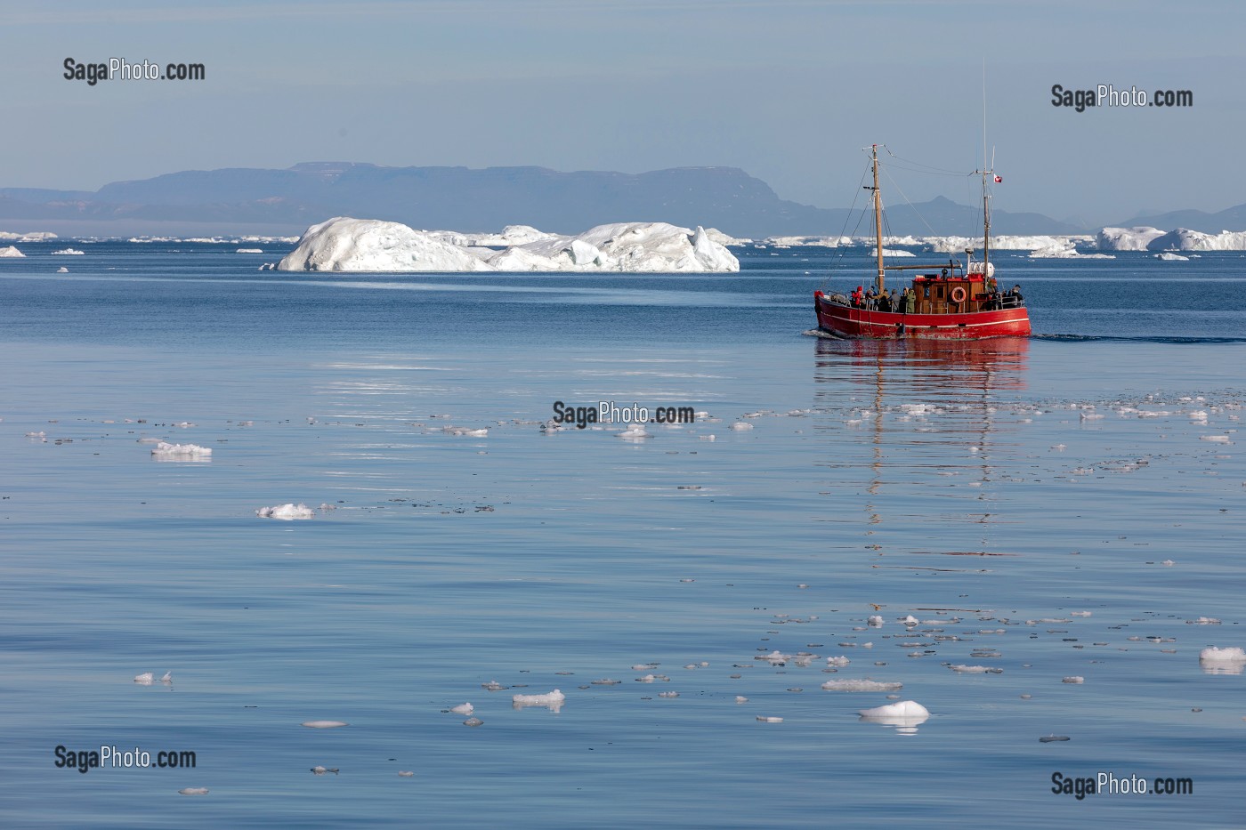 BATEAU D'OBSERVATION TOURISTIQUE DES ICEBERGS, FJORD DE GLACE DE SERMERMIUT, ILULISSAT GROENLAND, DANEMARK 