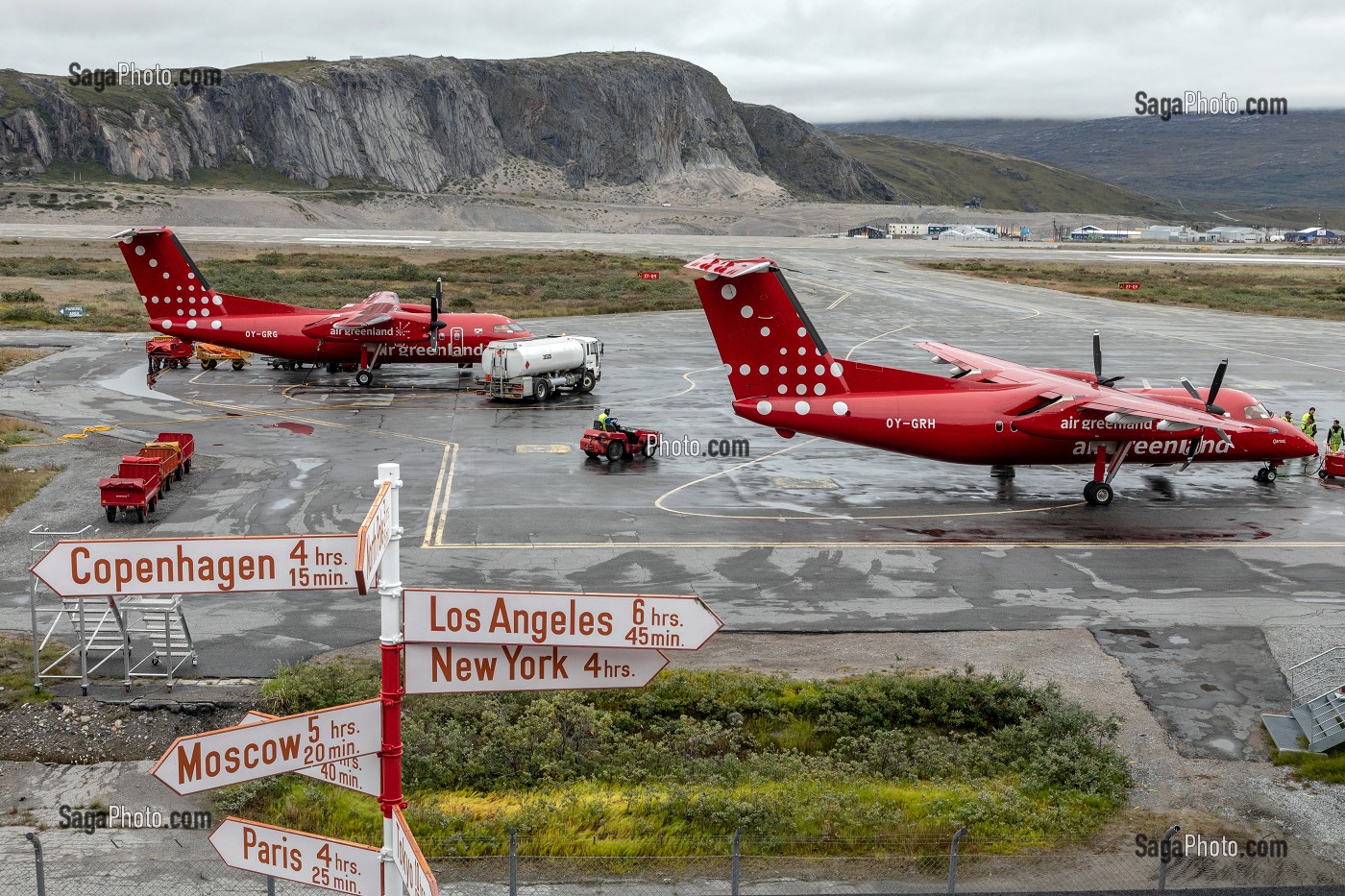 AVIONS DE LA COMPAGNIE AIRGREENLAND SUR LE TARMAC DE L'AEROPORT DE KANGERLUSSAQ, GROENLAND, DANEMARK 