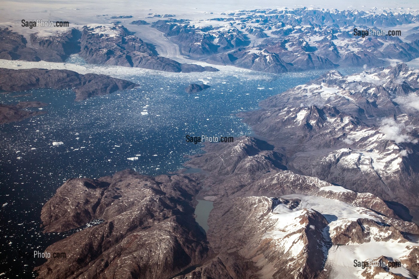 VUE AERIENNE DU FJORD IKATEQ, MONTAGNE ET GLACIER, GROENLAND, DANEMARK 