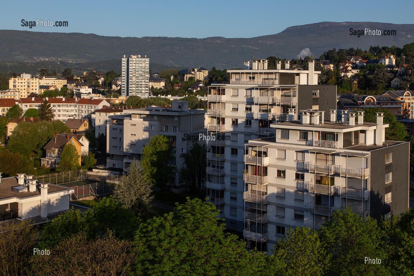 IMMEUBLES D'HABITATION, BANLIEUE DE LA VILLE DE CHAMBERY (73), FRANCE 