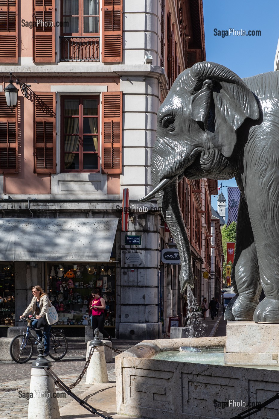 ELEPHANT DE LA FONTAINE DES QUATRE SANS CUL FONTAINE ERIGEE EN MEMOIRE DE HANNIBAL QUI TRAVERSA LES ALPES A DOS D'ELEPHANTS, CHAMBERY, SAVOIE (73), FRANCE 