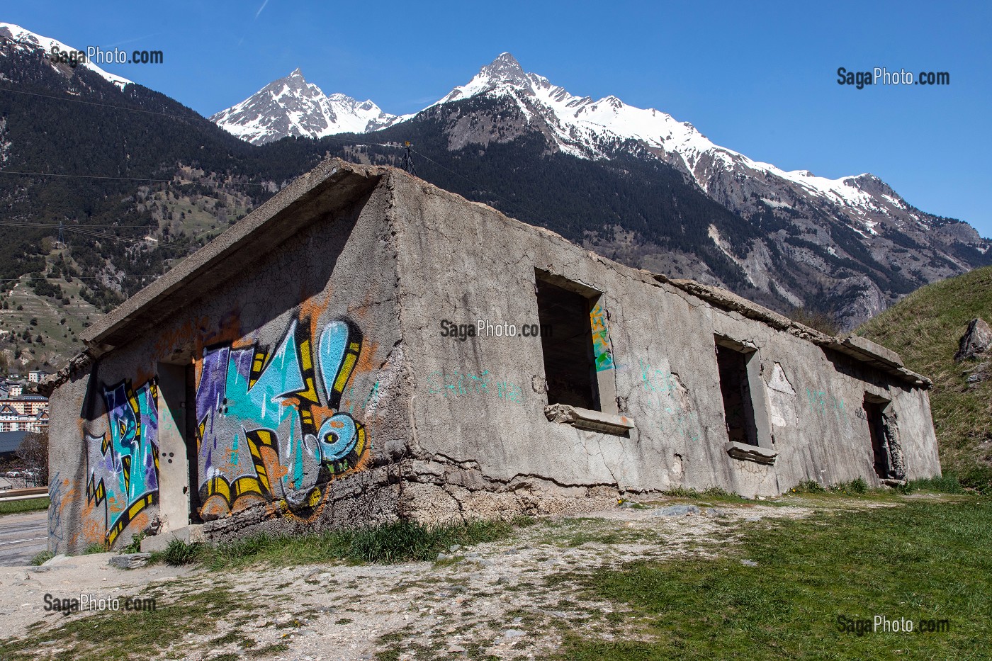 LA MAISON PENCHEE CASEMATE DYNAMITEE PAR DES TROUPES ALLEMANDES EN 1944, MODANE, SAVOIE (73) FRANCE 