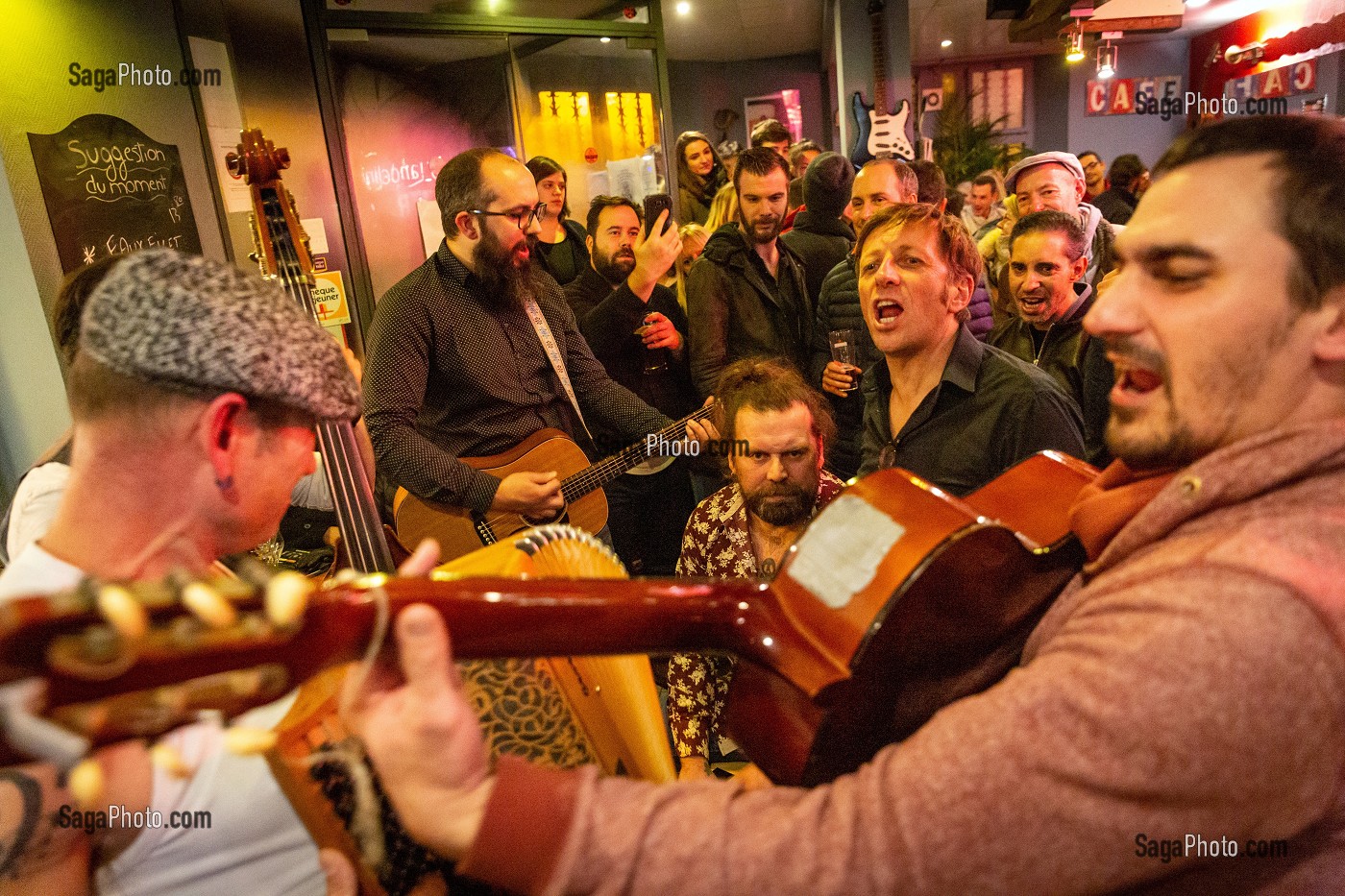 CONCERT DU GROUPE DE MUSIQUE LES MEGOTS, CAFE-BAR LE POT D'ETAIN, VERNEUIL-SUR-AVRE (27), FRANCE 