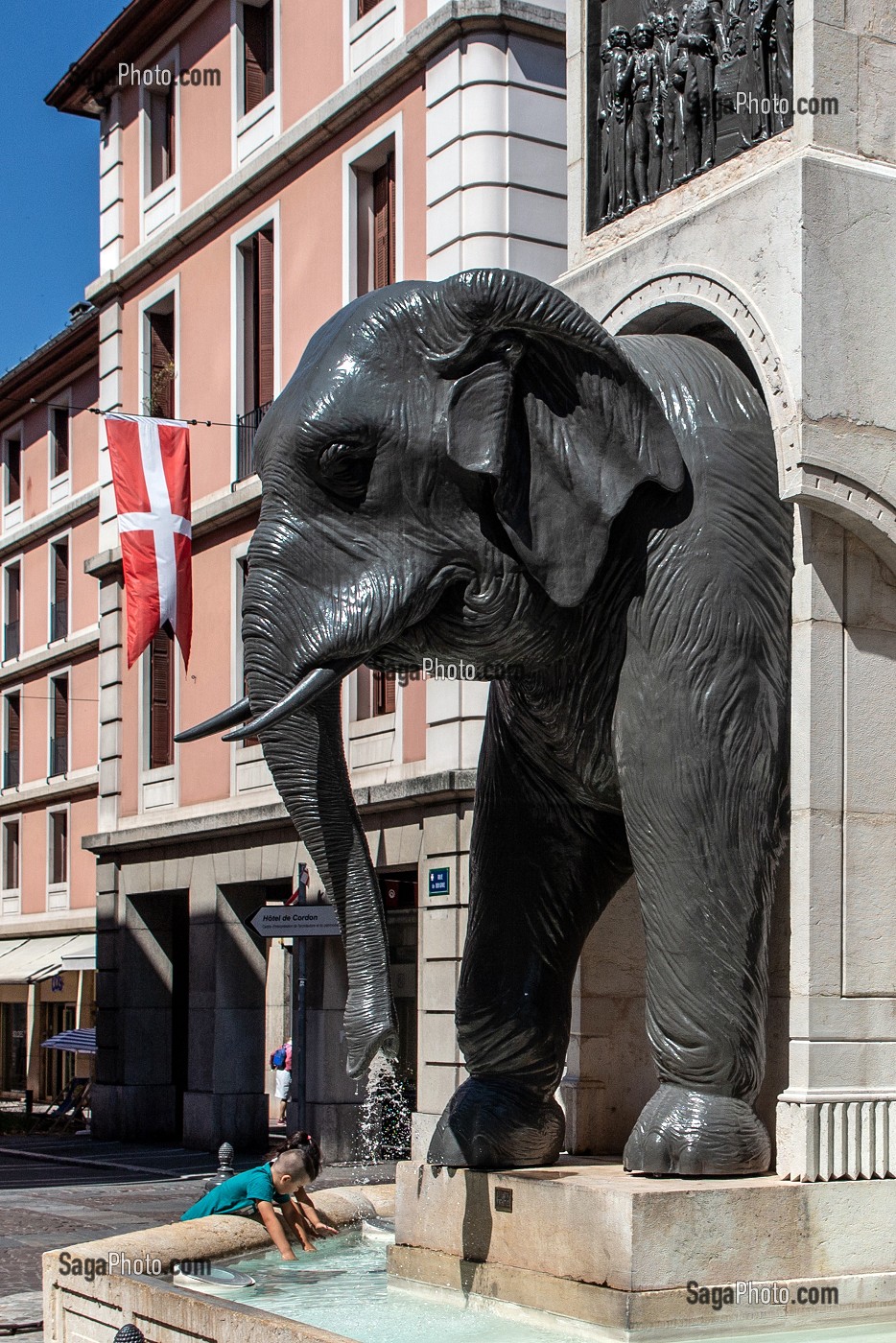ELEPHANTS DE LA FONTAINE DES QUATRE SANS CUL FONTAINE ERIGEE EN MEMOIRE DE HANNIBAL QUI TRAVERSA LES ALPES A DOS D'ELEPHANTS, CHAMBERY, SAVOIE (73), FRANCE 