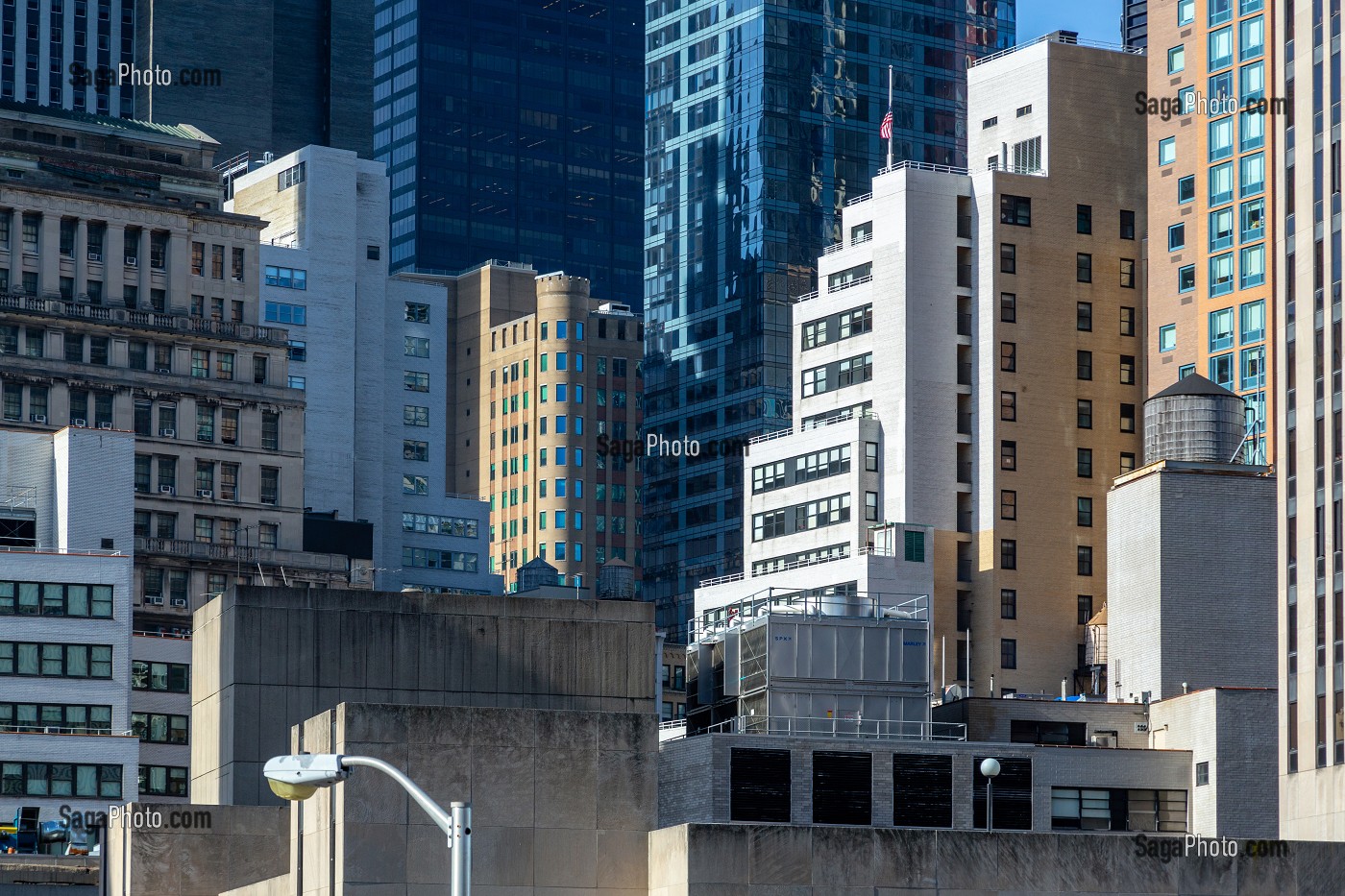 DETAIL SUR LES TOURS DE LOWER MANHATTAN, NEW-YORK, ETATS-UNIS, USA 