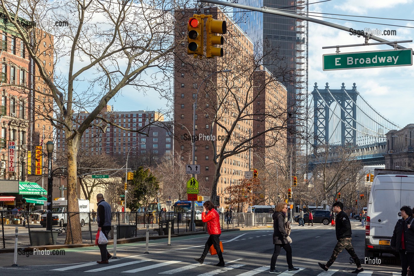 QUARTIER DE CHINATOWN ET PONT DE MANHATTAN, EAST BROADWAY, NEW-YORK, ETATS-UNIS, USA 