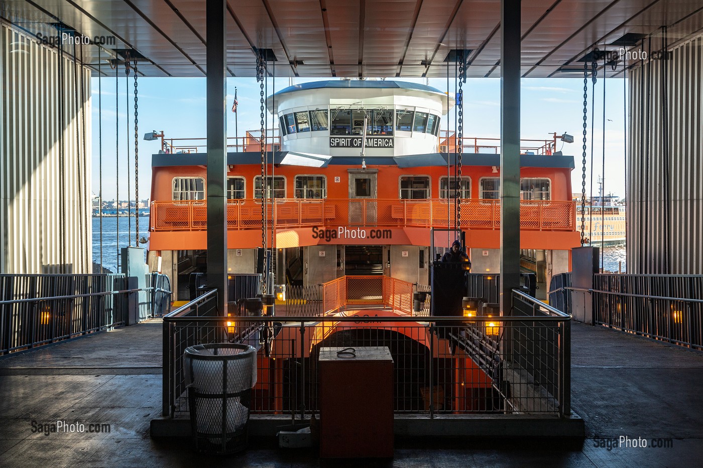 BATEAU FERRY SPIRIT OF AMERICA POUR TRAVERSER SUR STATEN ISLAND, MANHATTAN, NEW-YORK, ETATS-UNIS, USA 