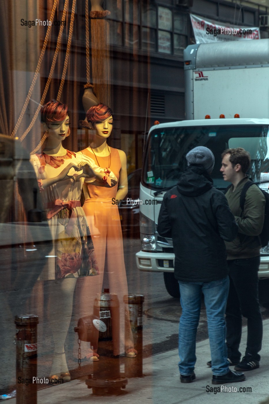 LES VITRINES DE CREATEURS DE MODE DANS LE QUARTIER DE CHELSEA, MANHATTAN, NEW-YORK, ETATS-UNIS, USA 