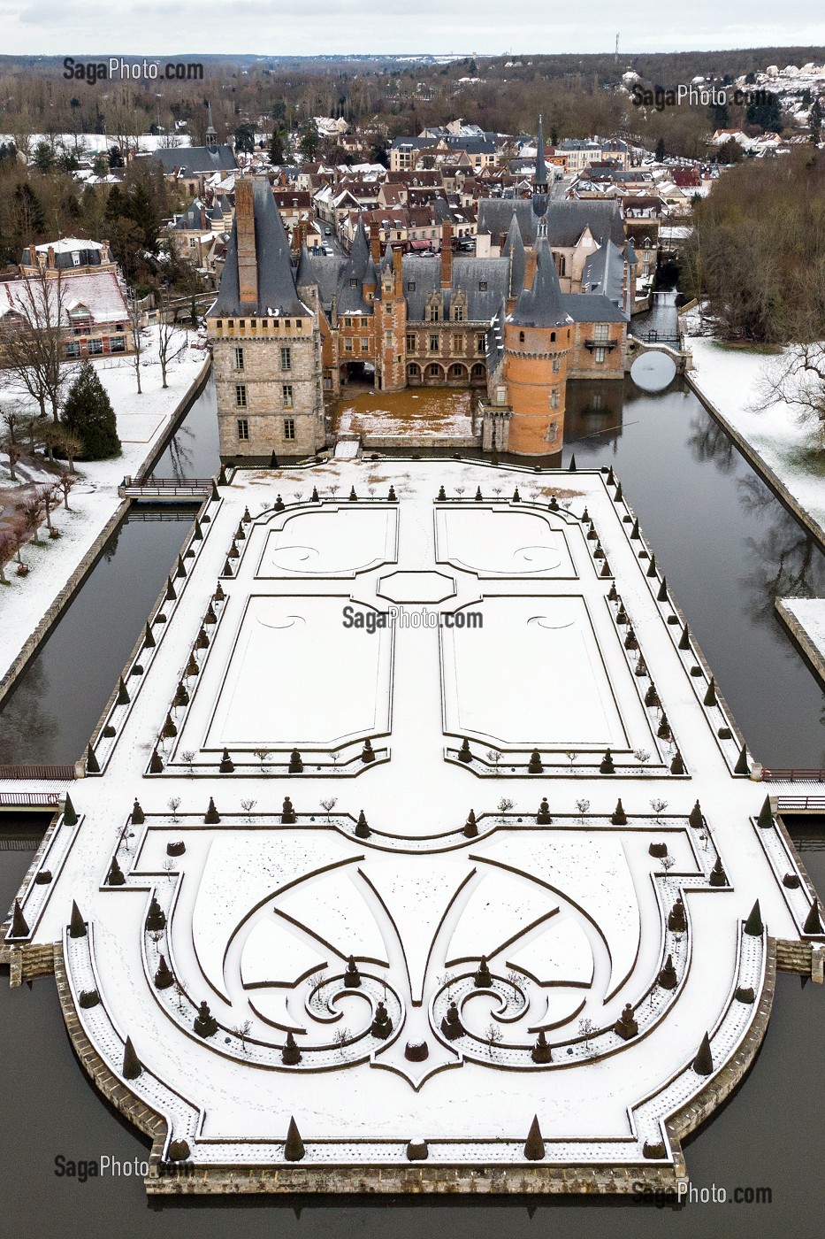 PARC ET JARDIN DU CHATEAU DE MAINTENON SOUS LA NEIGE, EURE-ET-LOIR (28), FRANCE 