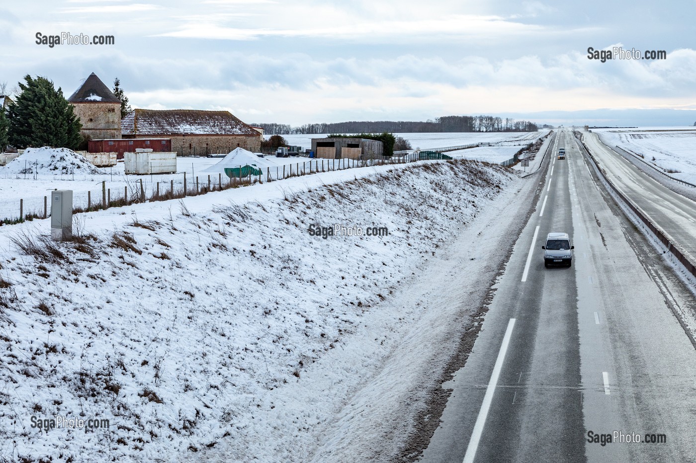 ROUTE NATIONALE 154 SOUS LA NEIGE, LE PEAGE, EURE-ET-LOIR (28), FRANCE 