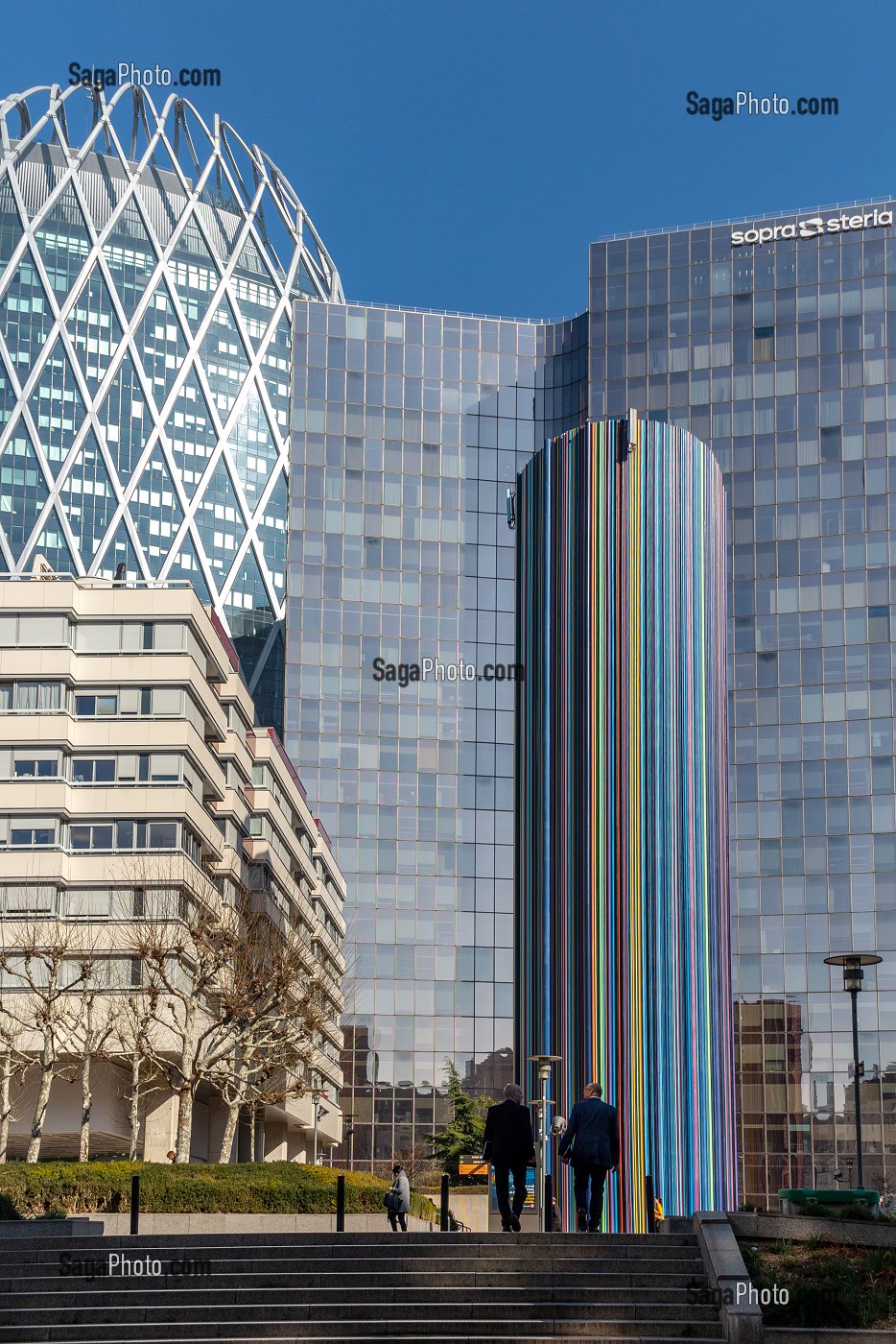 CHEMINEE MORETTI DE L'ARTISTE RAYMOND MORETTI, IMMEUBLES ET TOURS SOPRA-STERIA, PARIS-LA DEFENSE, PUTEAUX, FRANCE 