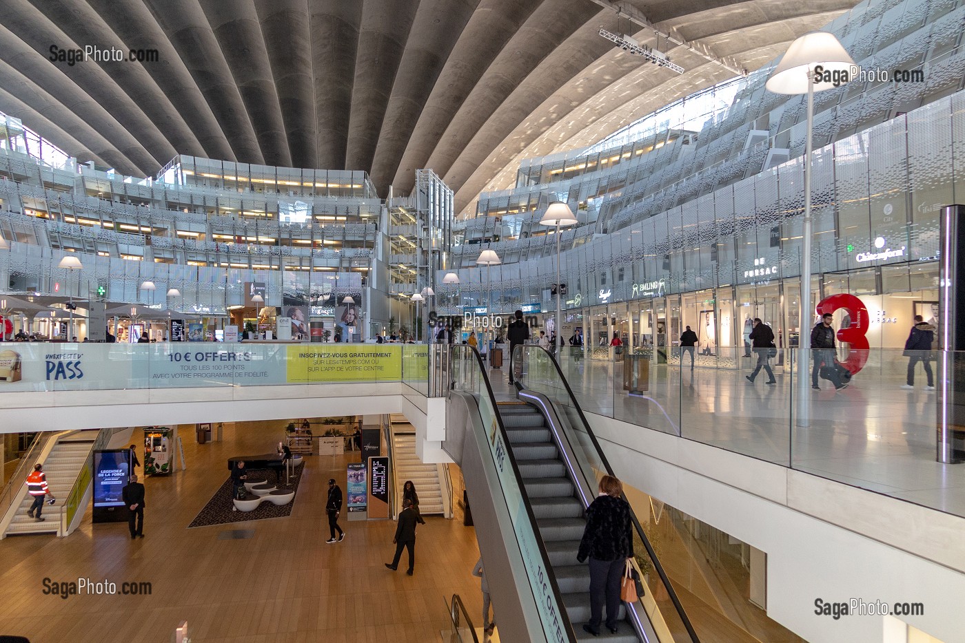 GALERIE MARCHANDE DU CNIT (CENTRE DES NOUVELLES INDUSTRIES ET TECHNOLOGIES), PARIS-LA DEFENSE, FRANCE 