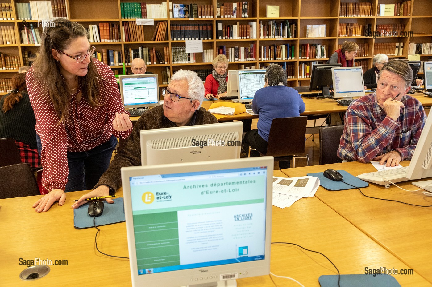 ATELIER DE GENEALOGIE EN SALLE DE LECTURE DES ARCHIVES DEPARTEMENTALES D'EURE-ET-LOIR, CHARTRES (28), FRANCE 