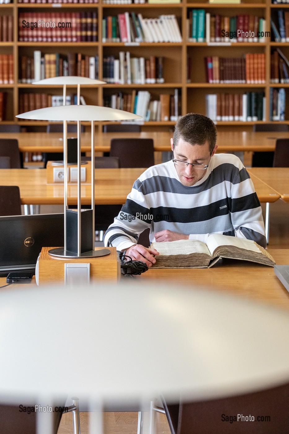 RECHERCHES DE GENEALOGIE, SALLE DE LECTURE DES ARCHIVES DEPARTEMENTALES D'EURE-ET-LOIR, CHARTRES (28), FRANCE 