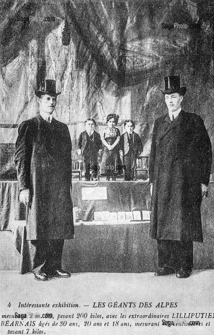 EXHIBITION DES GEANTS DES ALPES DE 2 METRES 30 COMPARES AUX LILLIPUTIENS BEARNAIS MESURANT 70 CENTIMETRES VERS 1907, FRANCE 