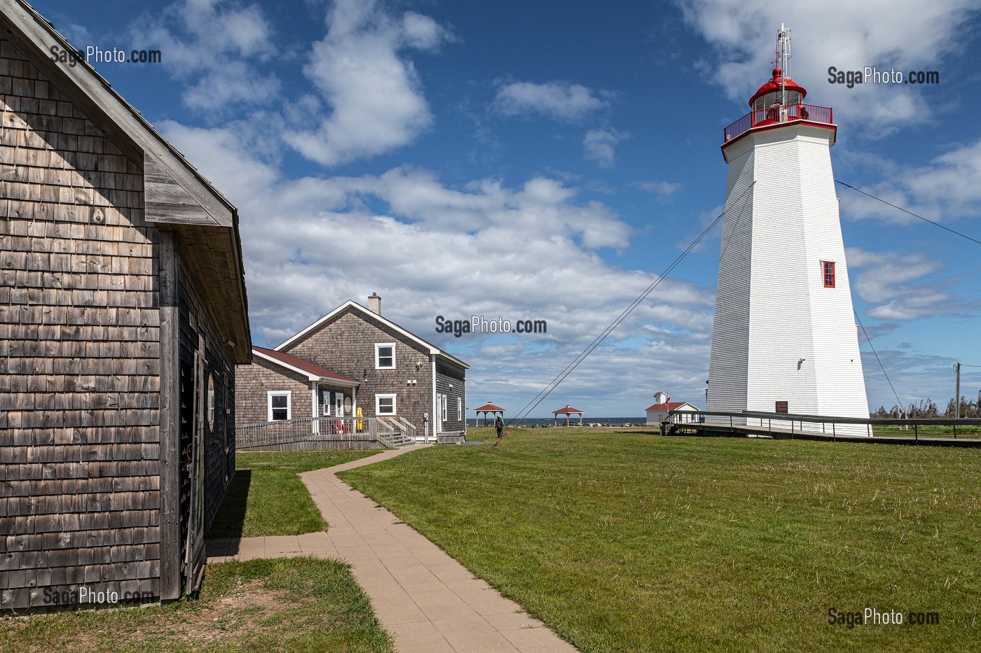 PHARE EN BOIS DE MISCOU ET CAFE DU GARDIEN, ILE DE MISCOU, NOUVEAU-BRUNSWICK, CANADA, AMERIQUE DU NORD 