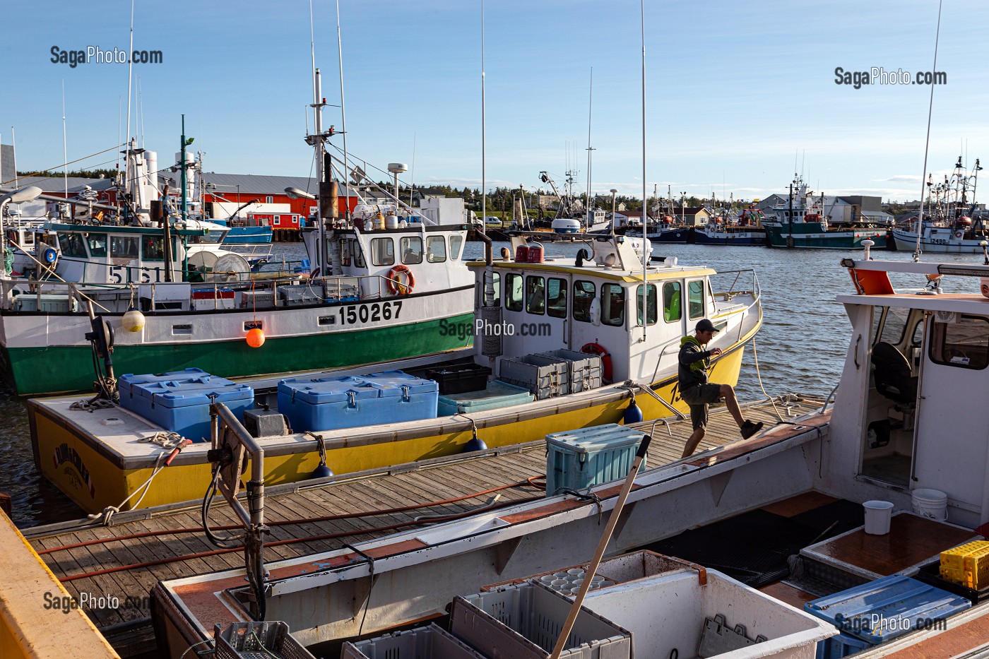 BATEAUX A QUAI AU PORT DE PECHE, CARAQUET, NOUVEAU-BRUNSWICK, CANADA, AMERIQUE DU NORD 