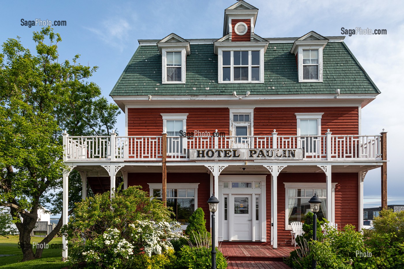 HOTEL RESTAURANT PAULIN CONSTRUIT EN 1891 DE STYLE CLASSIQUE VICTORIEN, CARAQUET, NOUVEAU-BRUNSWICK, CANADA, AMERIQUE DU NORD 