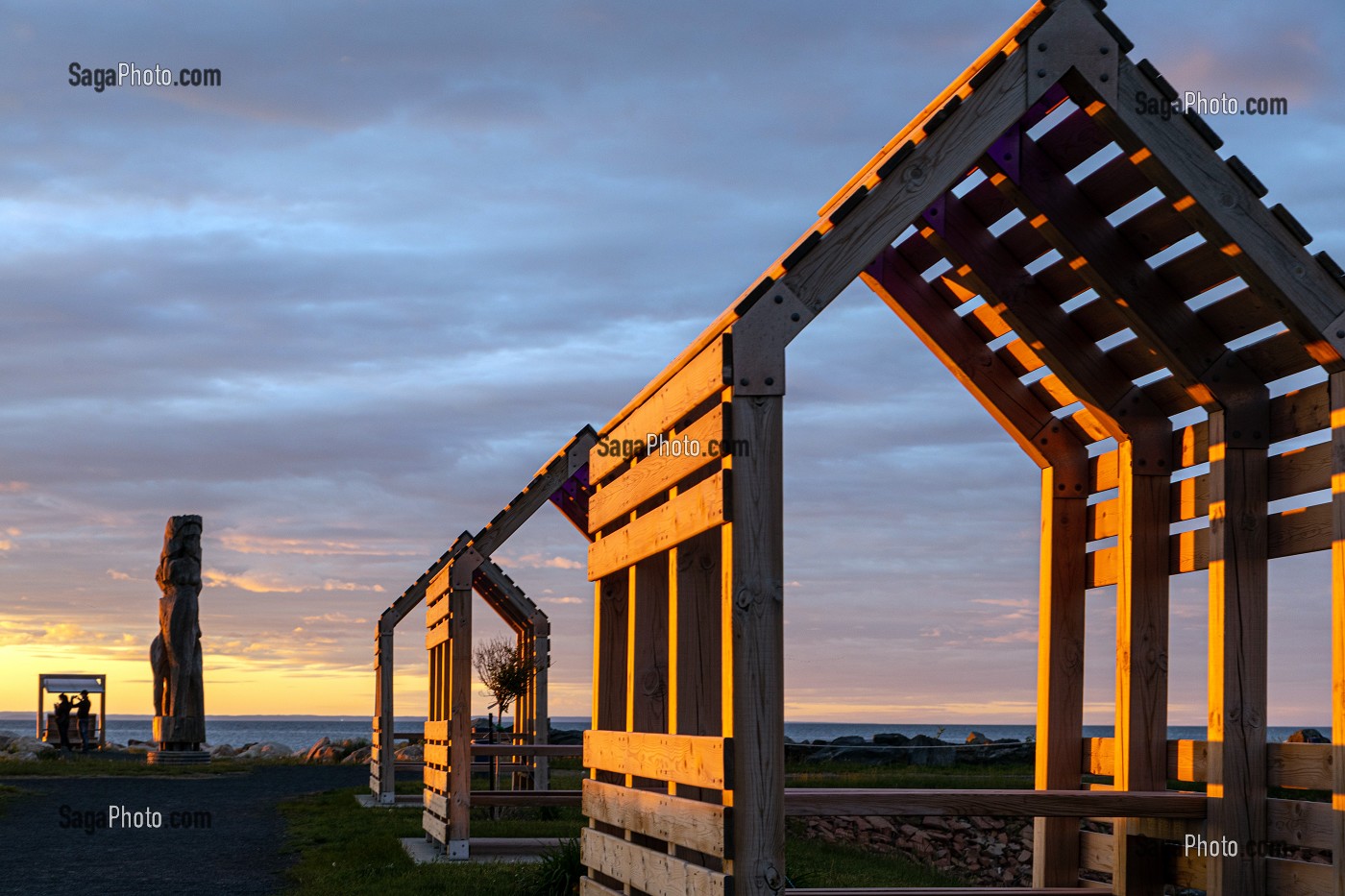 BALADE ET PROMENADE DU LONG DU LITTORAL, CARAQUET, NOUVEAU-BRUNSWICK, CANADA, AMERIQUE DU NORD 