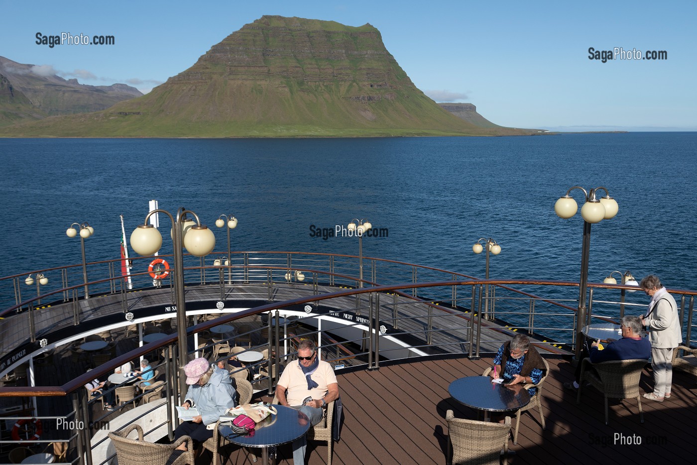 NAVIGATION A BORD DE L'ASTORIA DANS LE FJORD ISAFJARDARJUP, BAIE DE ISAFJORDUR, ISLANDE, EUROPE 