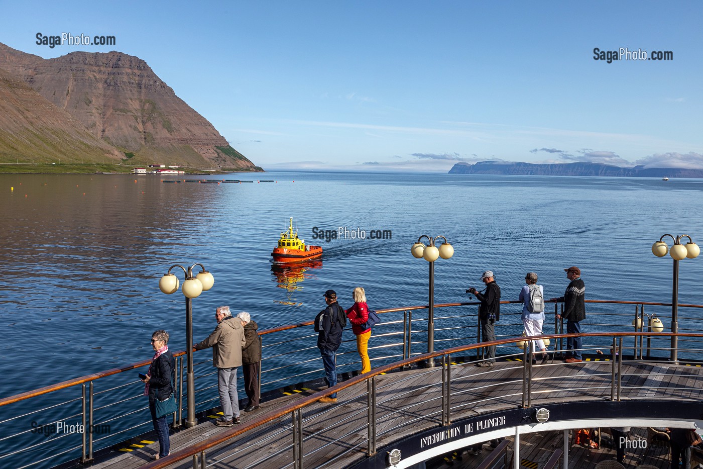 NAVIGATION A BORD DE L'ASTORIA DANS LE FJORD ISAFJARDARJUP, BAIE DE ISAFJORDUR, ISLANDE, EUROPE 