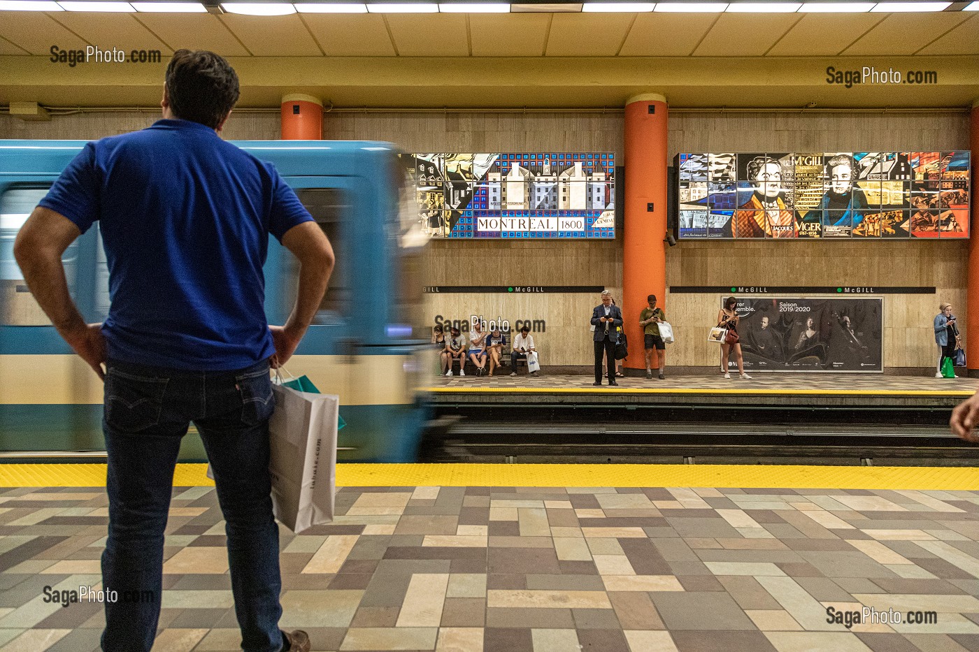 INTERIEUR DE LA STATION DE METRO MAGILL, MONTREAL, QUEBEC, CANADA 