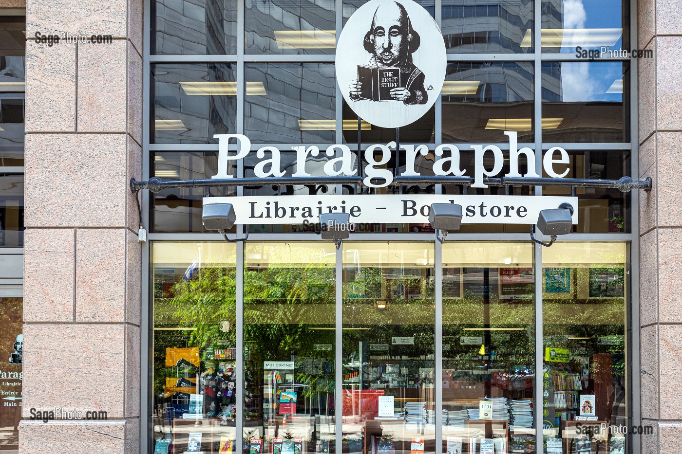 LIBRAIRIE PARAGRAPHE, AVENUE MCGILL COLLEGE, MONTREAL, QUEBEC, CANADA 