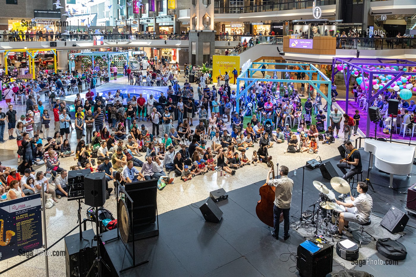 CONCERT DE JAZZ, GALERIES COMMERCIALES SOUTERRAINES, PLACE DES ARTS, MONTREAL, QUEBEC, CANADA 