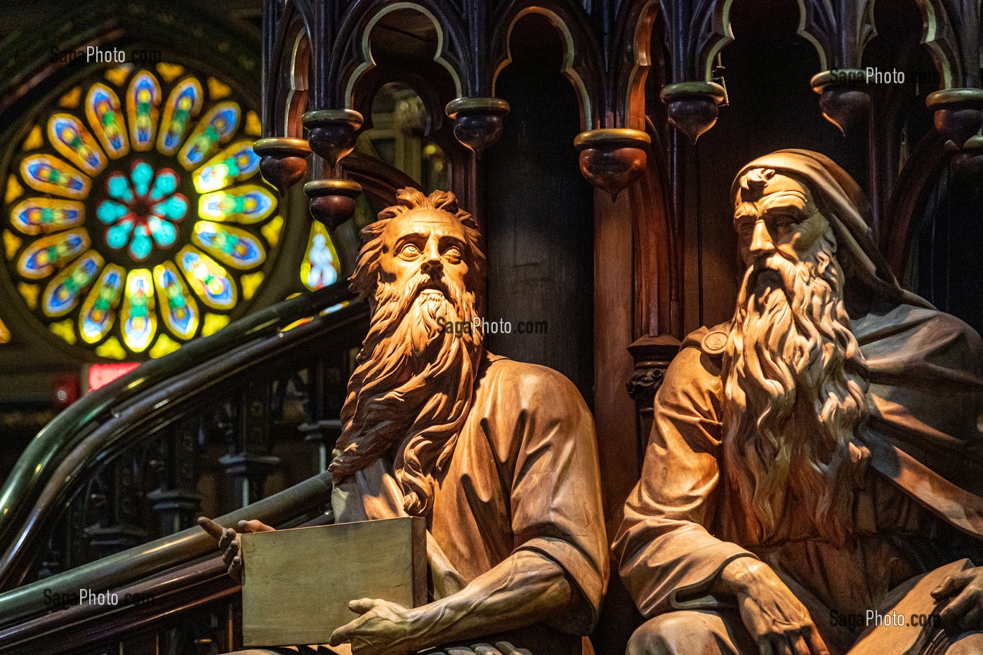 LES DEUX APOTRES DE L'ANCIEN TESTAMENT, EZECHIEL ET JEREMIE, CHAIRE SCULPTEE PAR L'ARCHITECTE LOUIS-PHILIPPE HEBERT DANS LES ANNEES 1870, BASILIQUE NOTRE-DAME DE MONTREAL, MONTREAL, QUEBEC, CANADA 