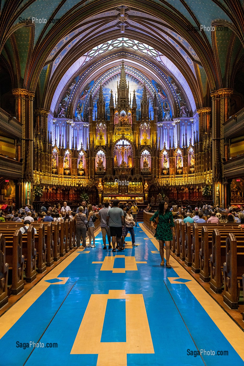 INTERIEUR DE LA BASILIQUE NOTRE-DAME DE MONTREAL, RETABLE ET CHOEUR, MONTREAL, QUEBEC, CANADA 