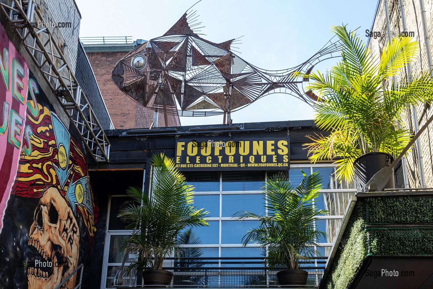 FACADE DU CAFE FOUFOUNES ELECTRIQUES, BAR BRANCHE AVEC CONCERTS, RUE SAINTE-CATHERINE, MONTREAL, QUEBEC, CANADA 