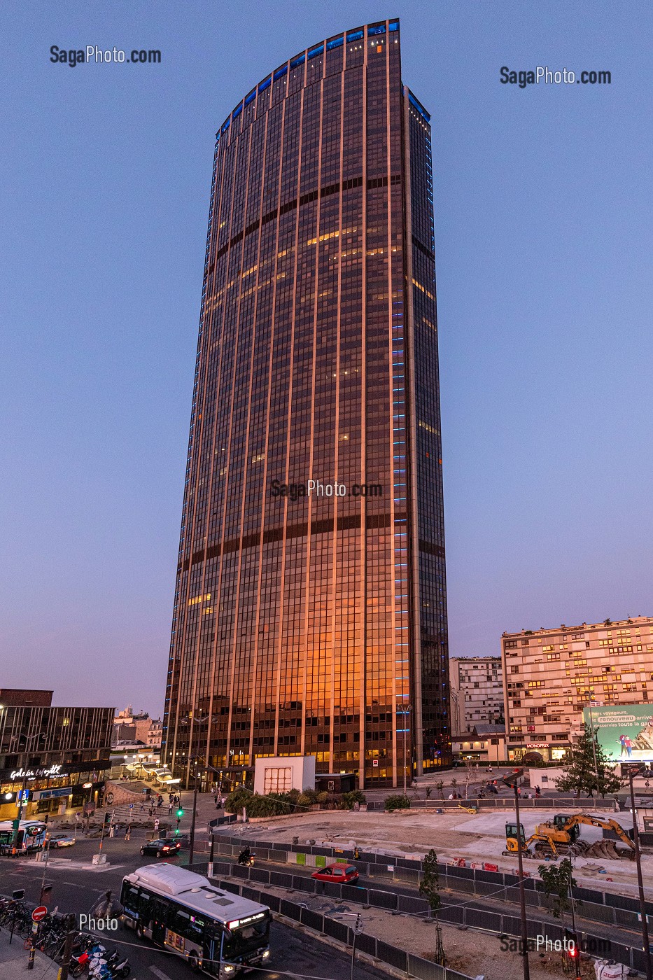 LA TOUR AU COUCHER DU SOLEIL, QUARTIER DE LA TOUR MONTPARNASSE, 15 EME ARRONDISSEMENT, PARIS, FRANCE 