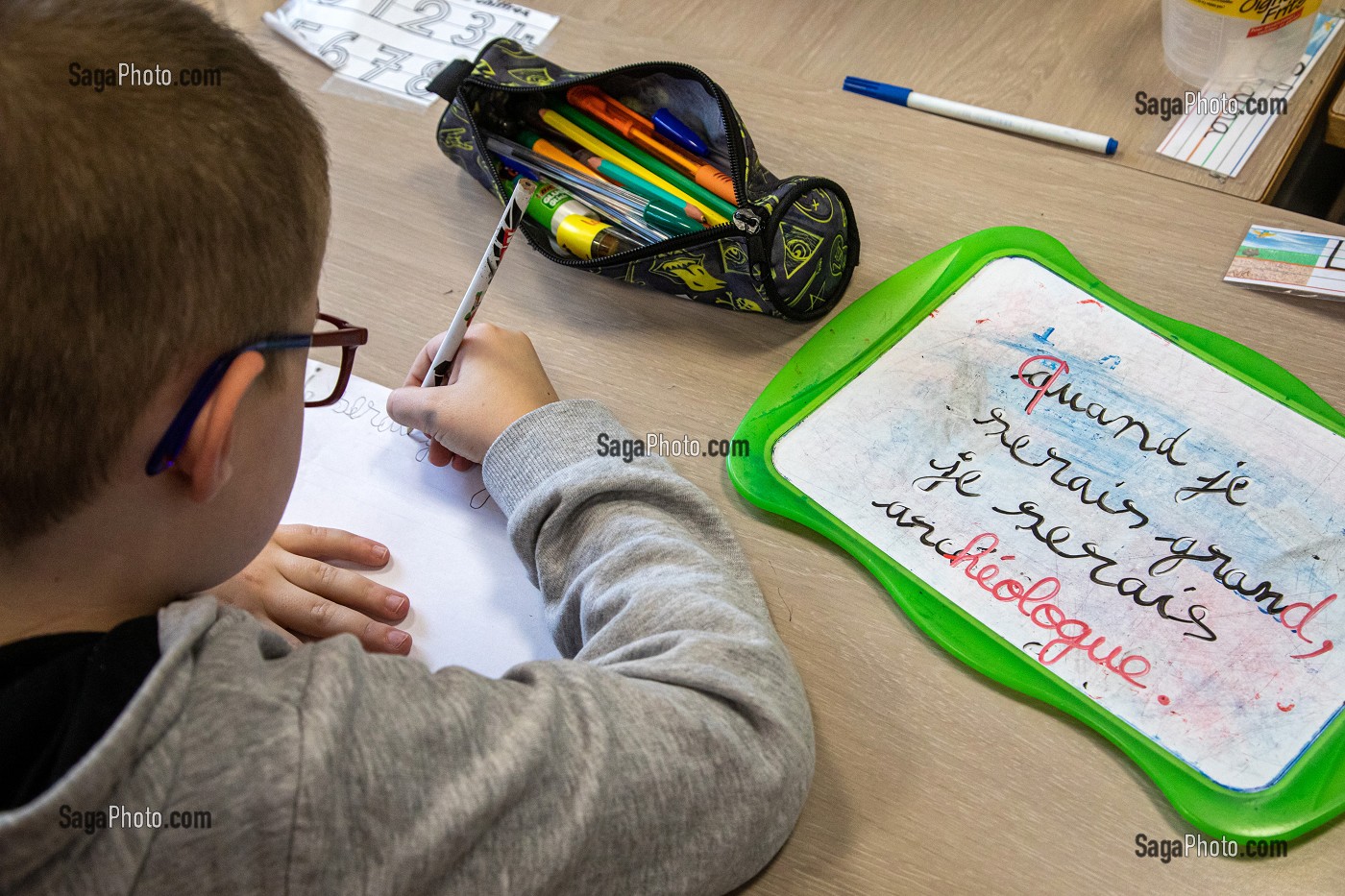 ORTHOGRAPHE ET ECRITURE, ORIENTATION METIER, CLASSE D'ECOLE PRIMAIRE DE LA VILLE DE RUGLES, EURE, NORMANDIE, FRANCE 