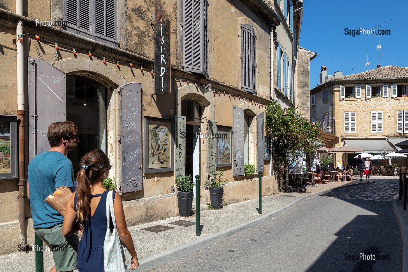 GALERIE D'ART, RUE HENRI DE SAVORNIN, VILLAGE DE LOURMARIN, VAUCLUSE, LUBERON, FRANCE 