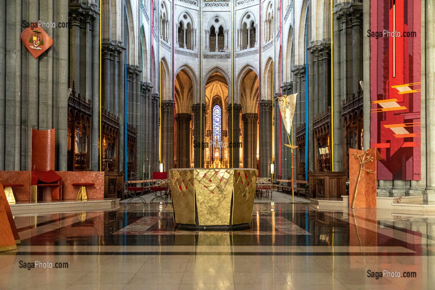 CHOEUR A L'INTERIEUR DE LA CATHEDRALE NOTRE-DAME-DE-LA-TREILLE, LILLE, NORD, FRANCE 