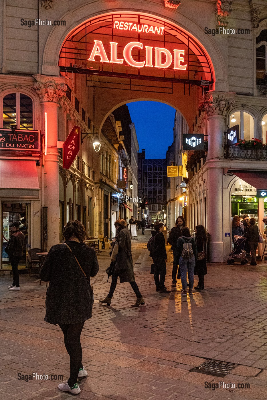 RUELLE DE LA GRAND'PLACE POUR LE RESTAURANT ALCIDE, LILLE, NORD, FRANCE 