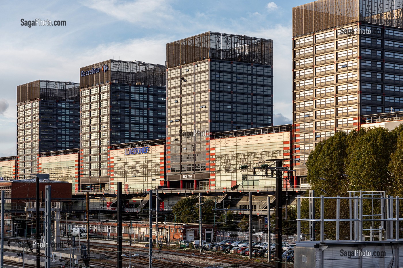 IMMEUBLE DE BUREAUX ET SALLE DE CONCERT L'AERONEF, QUARTIER EURALILLE, AVENUE WILLY BRANDT, LILLE, NORD, FRANCE 