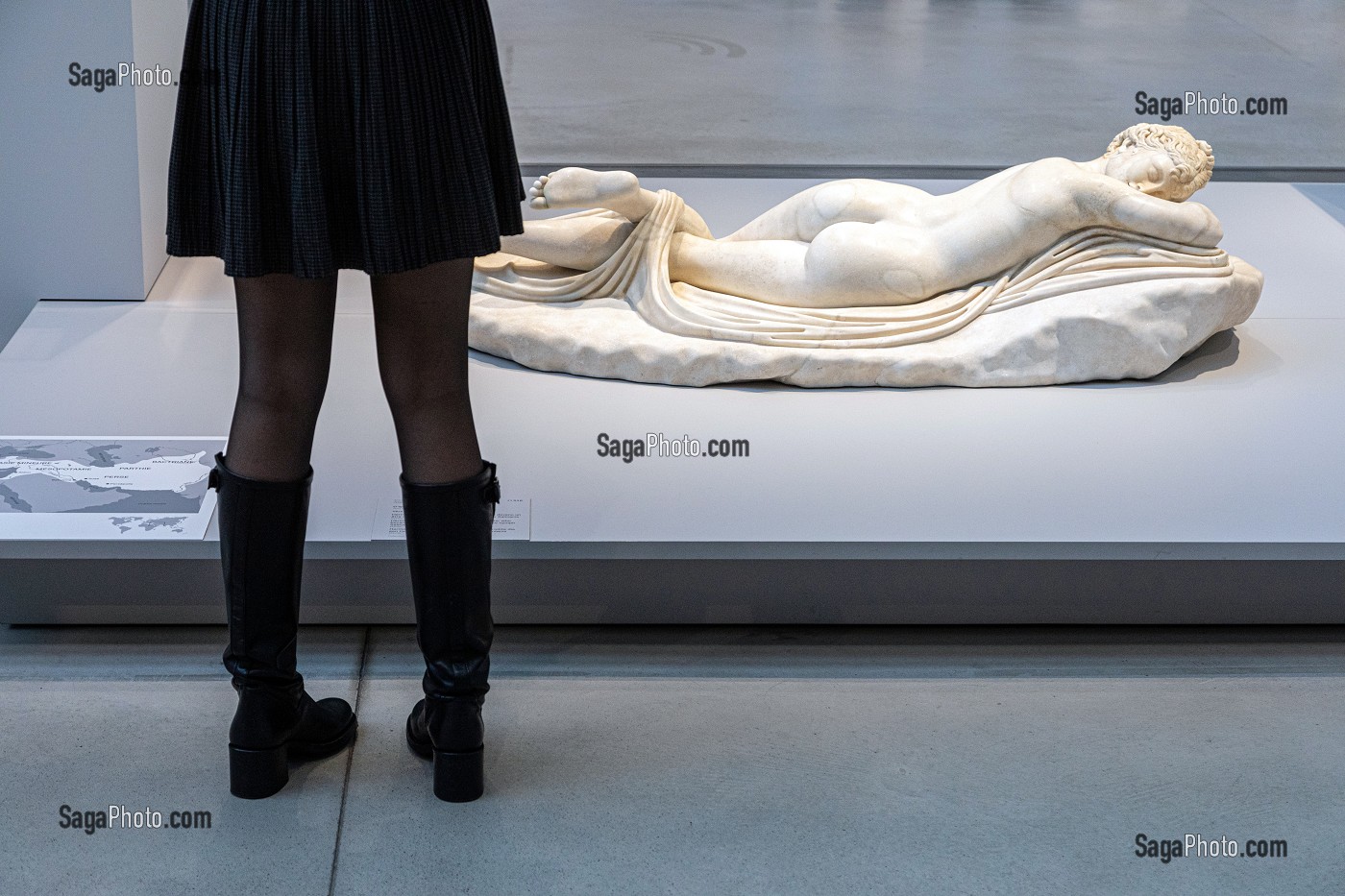 HERMAPHRODITE ENDORMI, MARBRE D'APRES POLYCRES VERS 175 APRES JC, GALERIE DU TEMPS, MUSEE LOUVRE-LENS, LENS, PAS-DE-CALAIS, FRANCE 