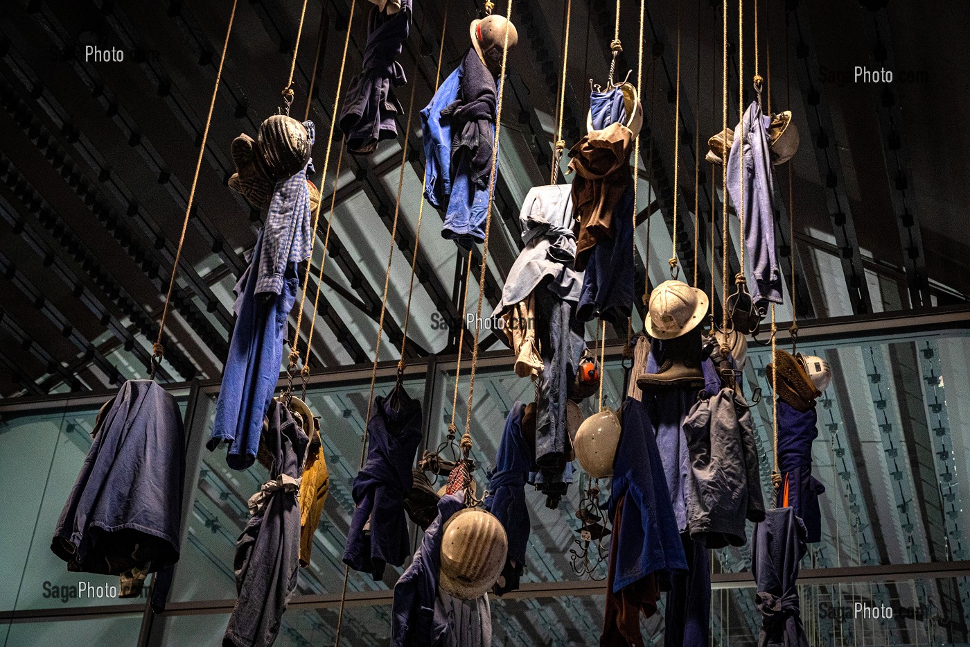 SALLE DE BAINS APPELEE AUSSI SALLE DES PENDUS SERT DE VESTIAIRES AUX MINEURS, MUSEE DE LA MINE DU NORD-PAS DE CALAIS, CENTRE HISTORIQUE MINIER LEWARDE, NORD, FRANCE 