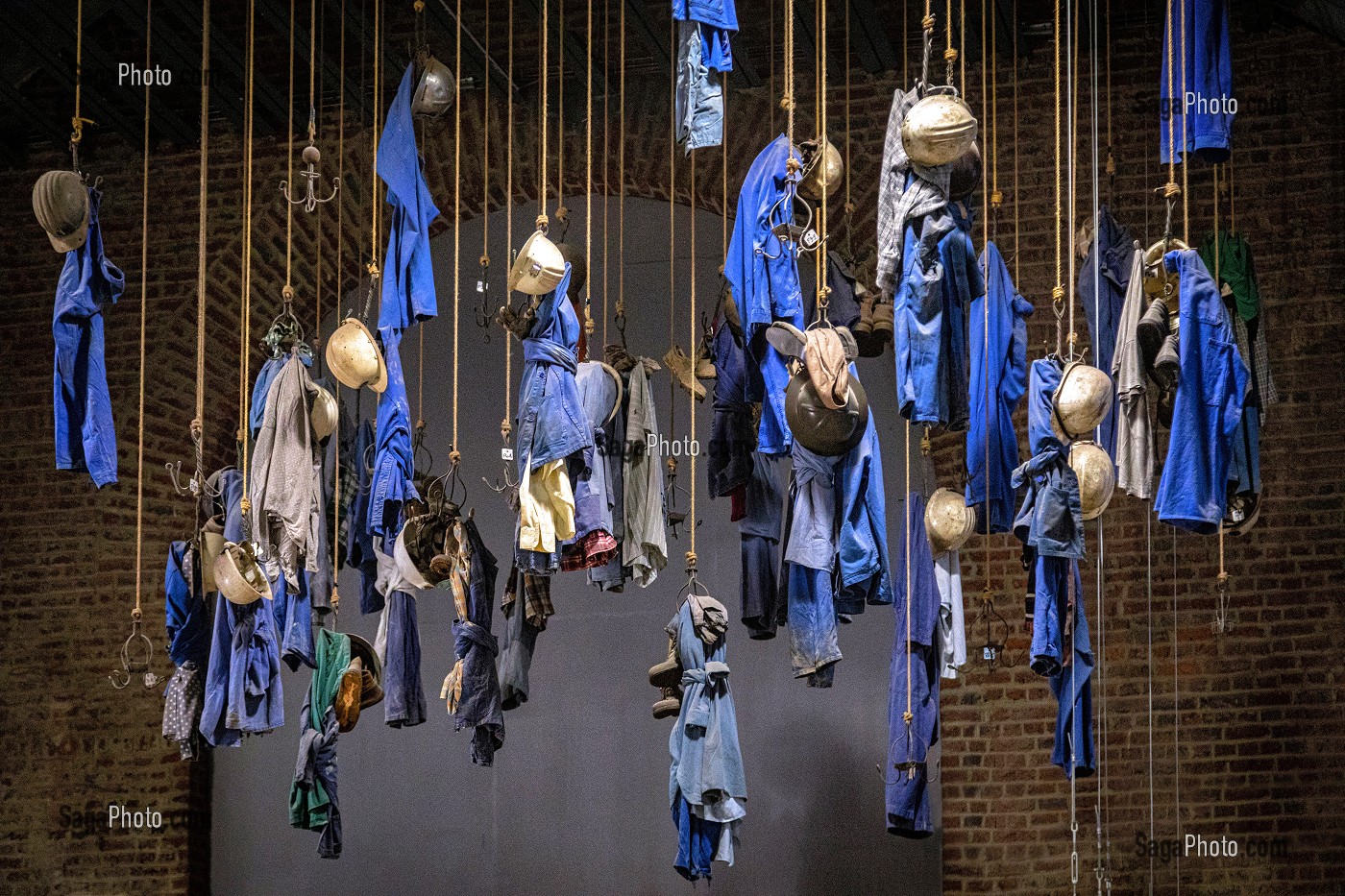 SALLE DE BAINS APPELEE AUSSI SALLE DES PENDUS SERT DE VESTIAIRES AUX MINEURS, MUSEE DE LA MINE DU NORD-PAS DE CALAIS, CENTRE HISTORIQUE MINIER LEWARDE, NORD, FRANCE 