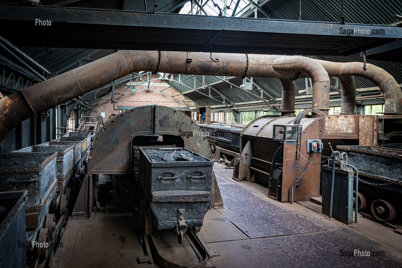 SALLE DE TRIAGE DU CHARBON, MUSEE DE LA MINE DU NORD-PAS DE CALAIS, CENTRE HISTORIQUE MINIER LEWARDE, NORD, FRANCE 